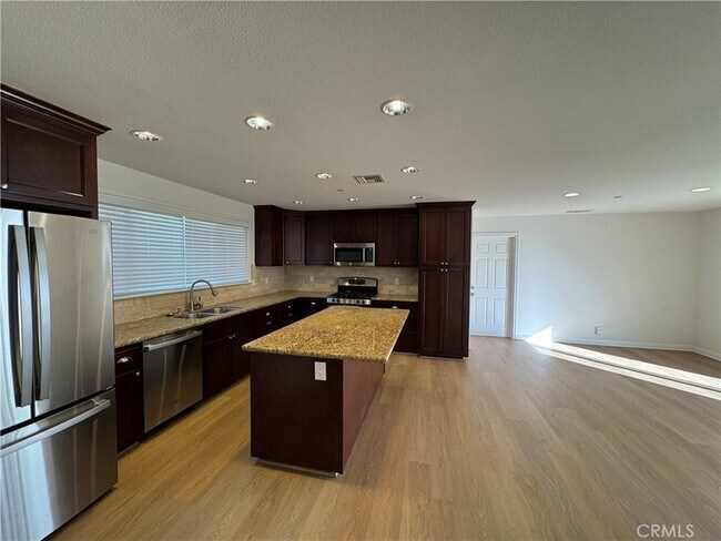 Building Photo - 1336 Calle Tulipan