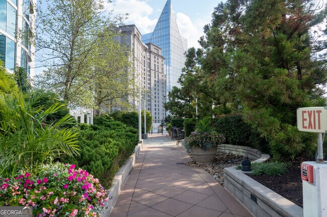 Building Photo - 3324 Peachtree Rd NE