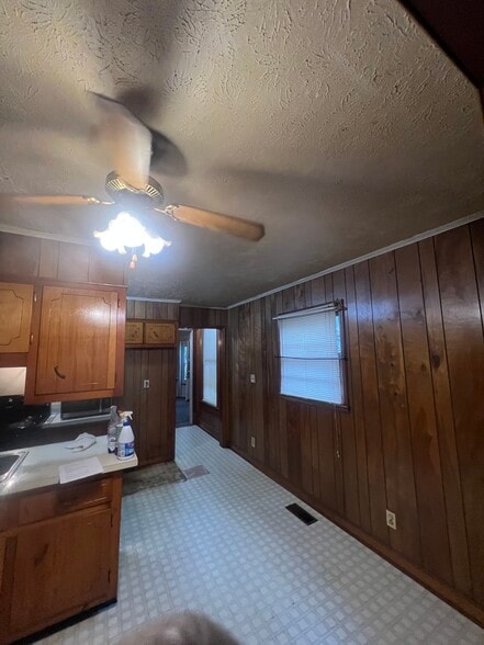 Building Photo - 221 E Covington St