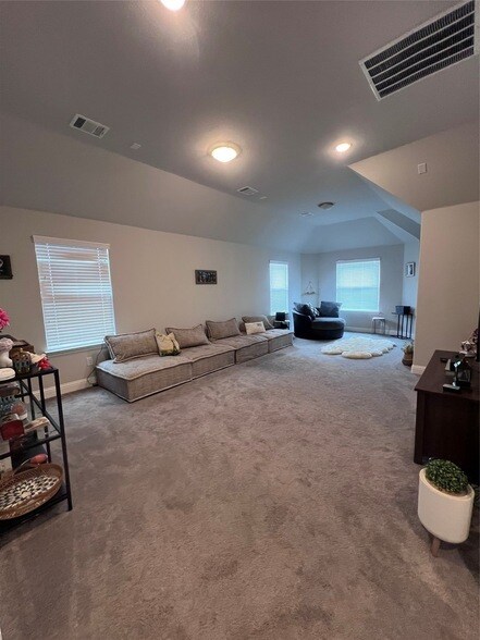 Building Photo - 9832 El Colina Dr