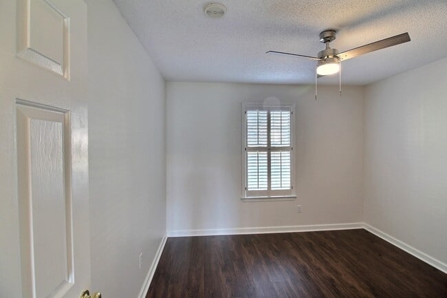 Building Photo - 1479 Wolf Ridge Dr