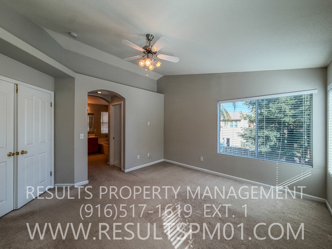 Building Photo - Lovely 4 Bedroom Home in Great Neighborhood