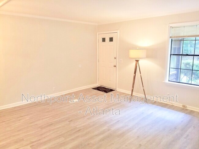 Building Photo - 889 Westland Dr SW