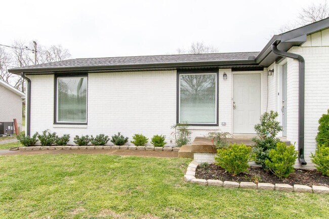 Building Photo - 6319 Thunderbird Dr