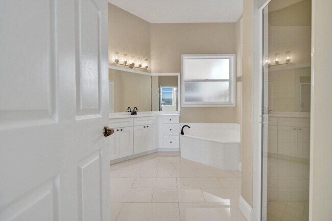 Building Photo - 16658 La Mesa Dr