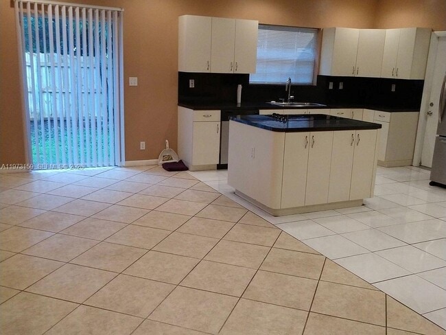 Building Photo - 2436 Raleigh St