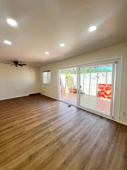 Building Photo - 12206 Rancho Bernardo Rd