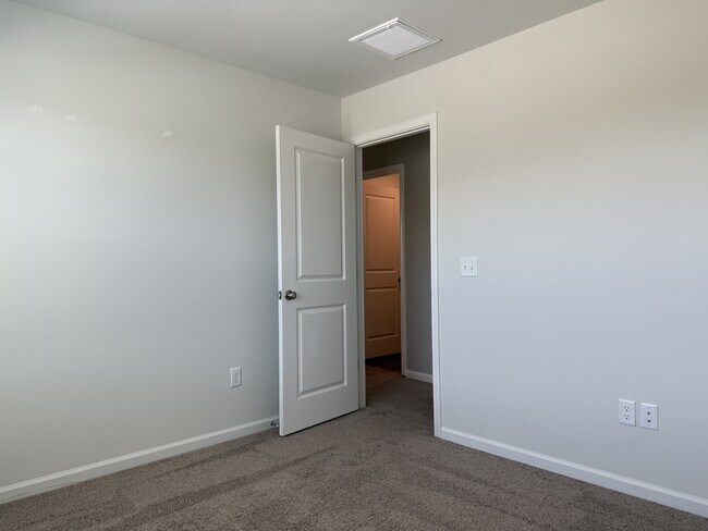 Building Photo - 259 Enclave Wy
