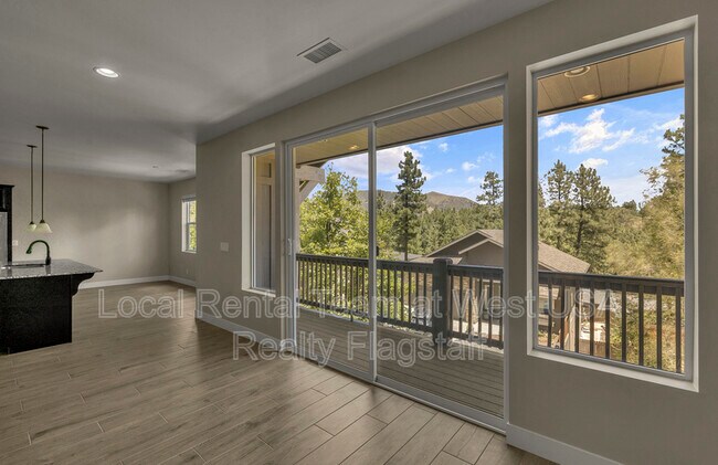 Building Photo - 781 N Forest View Dr