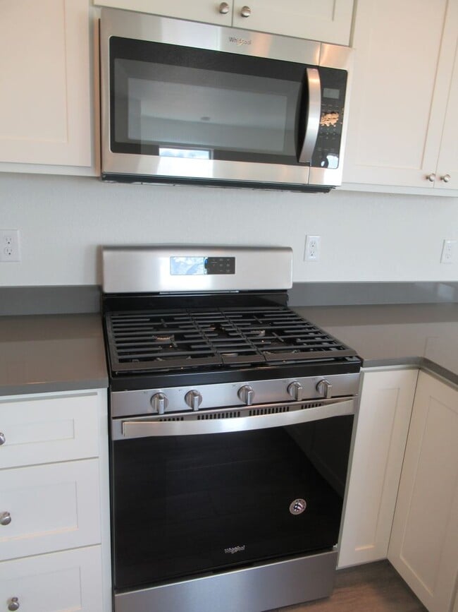 Building Photo - Brand New 3 bedroom Duplex