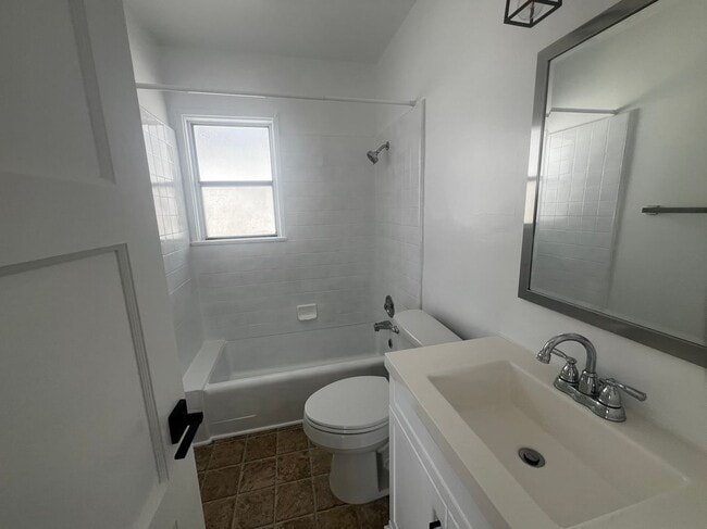 Building Photo - 5279 E The Toledo-Apt 5