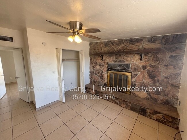 Building Photo - 2116 W Calle Fortunado