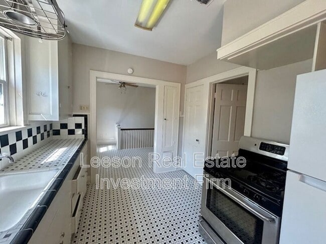 Building Photo - 440 Forest Ave