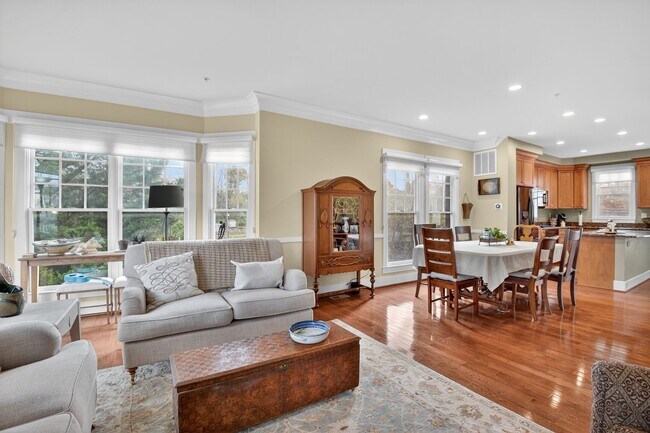 Building Photo - 2601 Hume Dr