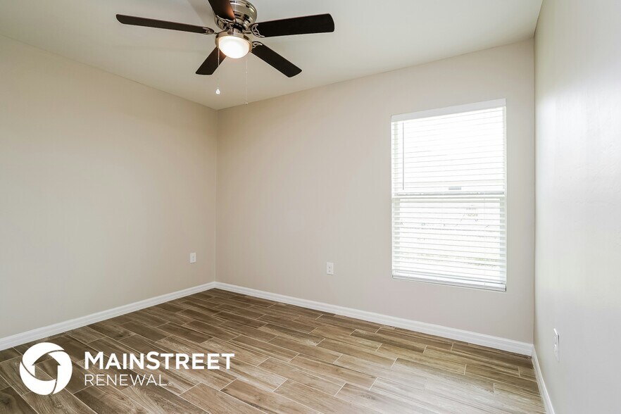 Building Photo - 1221 NE 4th Ave