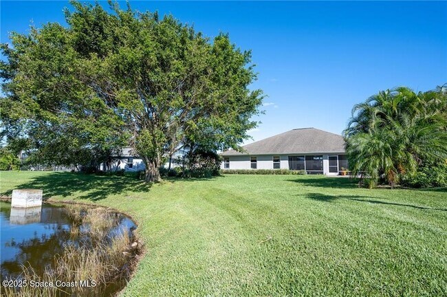 Building Photo - 935 Southlakes Way SW