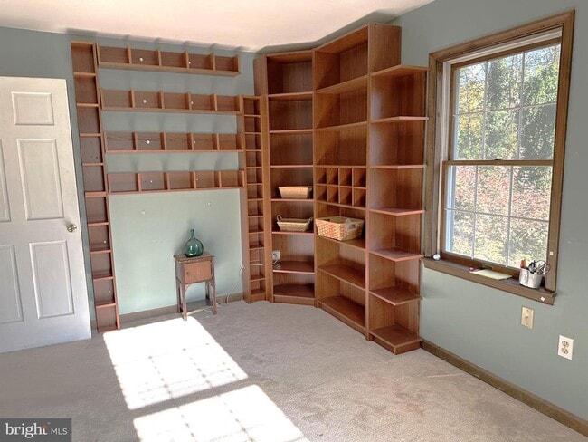 Building Photo - 623 Sean Dr