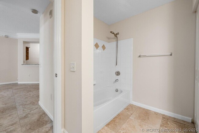Building Photo - 9901 Baywinds Blvd