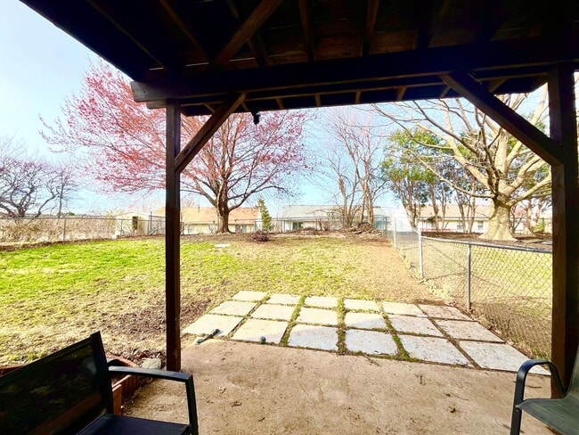 Building Photo - 2319 10th St