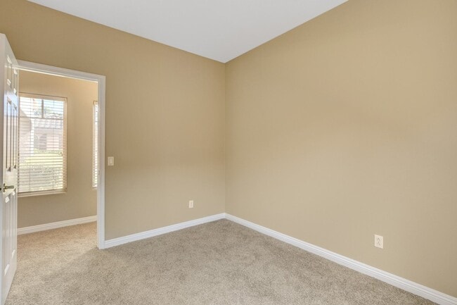 Building Photo - ELEGANT Single Story, 2 Bedroom Home in ANTHEM Gated Community!
