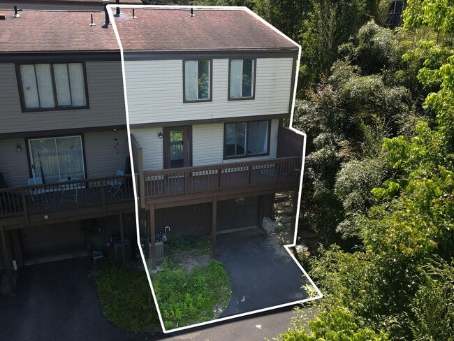 Building Photo - Recently Updated Home in Canonsburg!