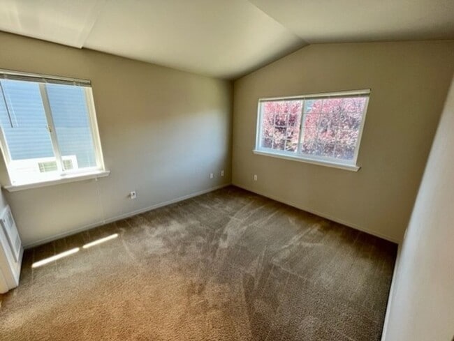 Building Photo - Greenwood Townhome