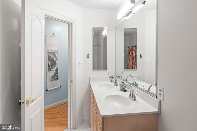 Building Photo - 150 Rees Pl