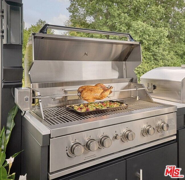 Building Photo - 19235 Strathern St