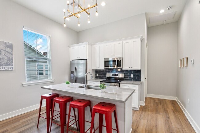 Building Photo - 3 Bed, 2 Bath Apartment for rent