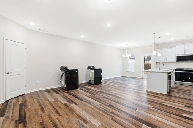 Building Photo - Well Appointed 3-Bedroom Townhome in Durham!