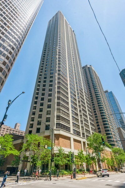 Primary Photo - 400 E Ohio St