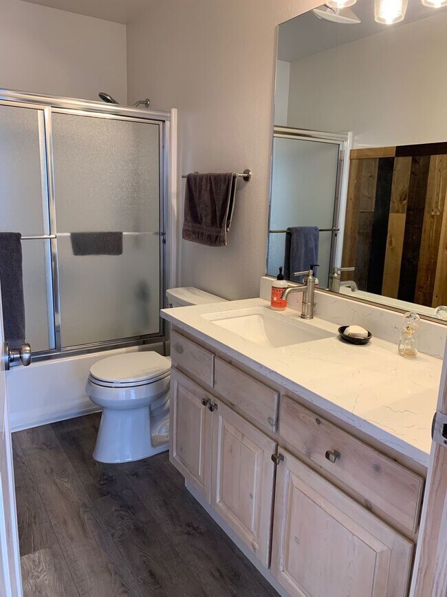 Building Photo - Updated Home in Oldmill