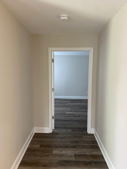 Building Photo - 374 Hampton Pl