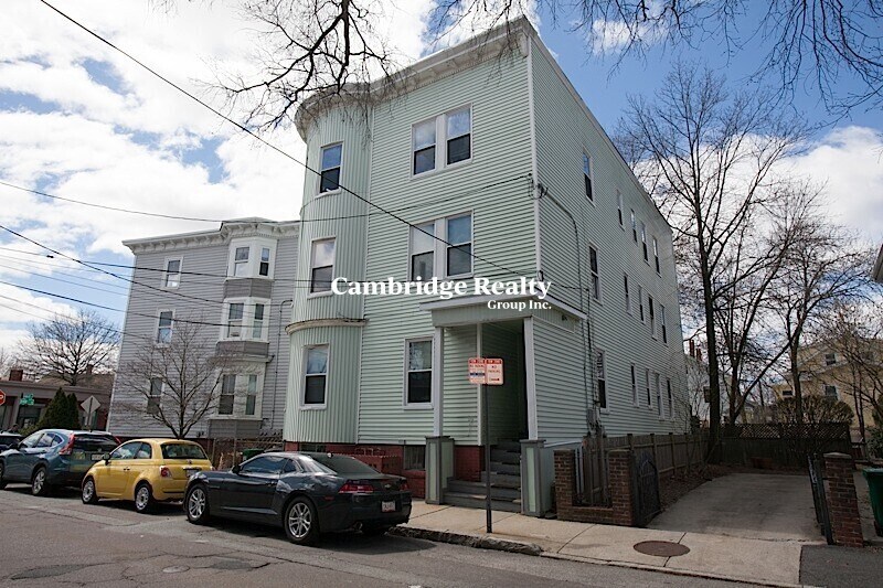Building Photo - 3 Kinnaird St