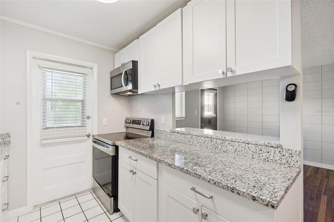 Building Photo - 320 Lakeview St