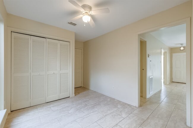 Building Photo - 514 Shady Dale Dr