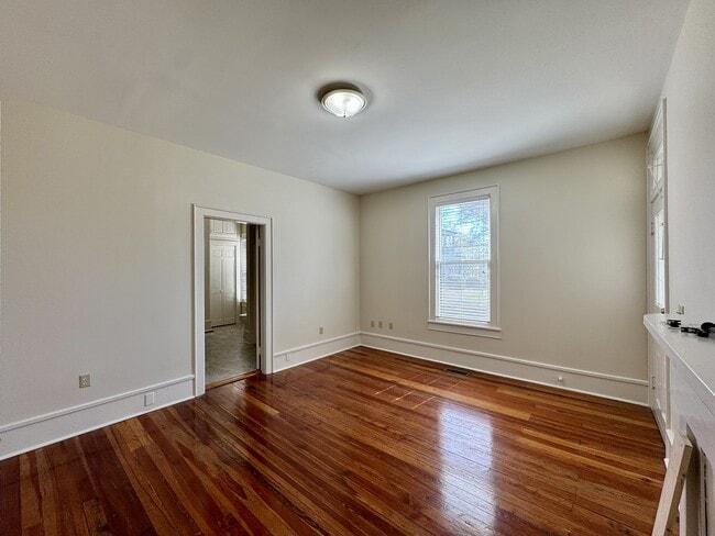 Building Photo - 506 Mayes Ave