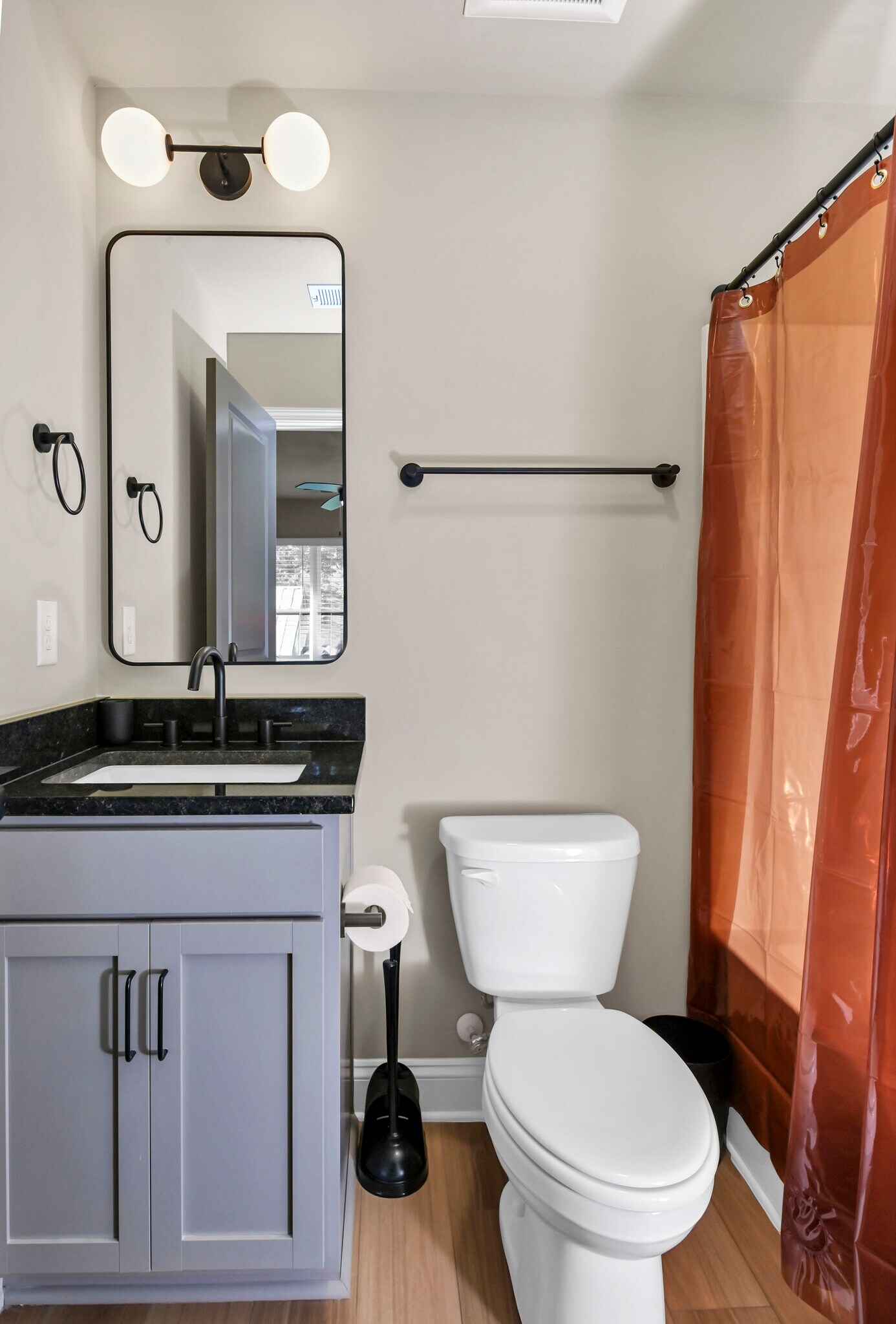 Building Photo - 816 Shull St