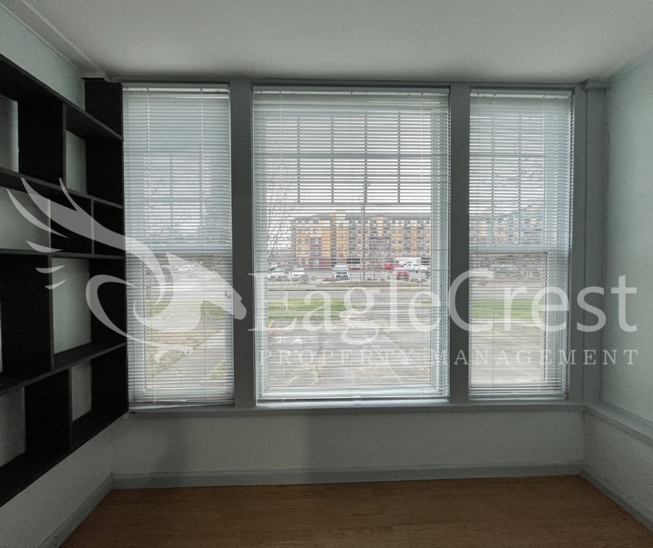 Building Photo - Comfortable 5 Bedroom Home with Modern Touches, Large Bedrooms & Front Porch