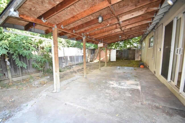 Building Photo - 488 S Sunset Ave