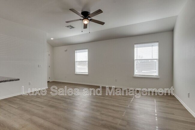 Building Photo - 11605 Mackenzie Wy