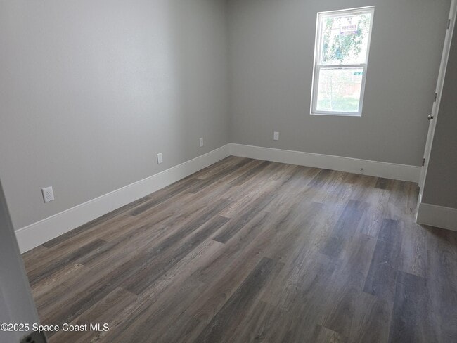 Building Photo - 417 Dove Ave