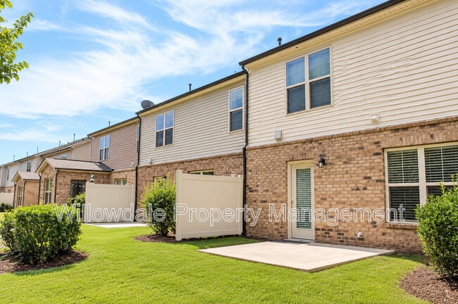 Building Photo - 2132 Chipley Dr