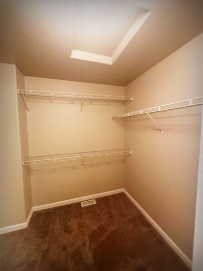 Building Photo - Monument remodeled townhome