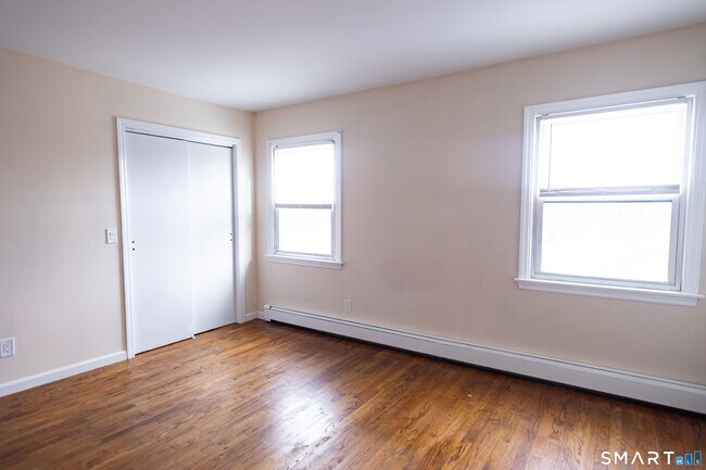 Building Photo - 51 View St W