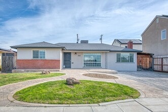 Building Photo - Adorable 3 BR 1 BA Home In A Well Desired Clovis Neighborhood - **SPECIAL-HALF OFF SECOND MONTH R...