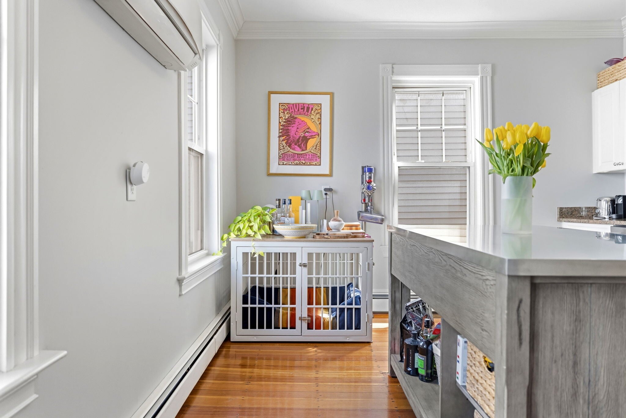 Building Photo - 722 E 2nd St