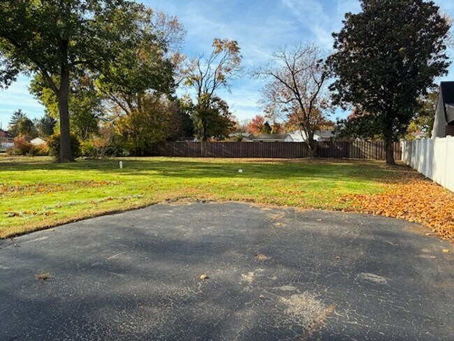 Building Photo - 808 Martin Rd