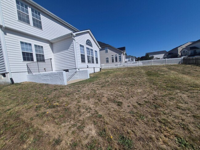 Building Photo - 5207 Linden Dr