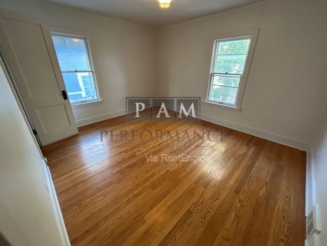 Building Photo - 1528 N Hawley Rd